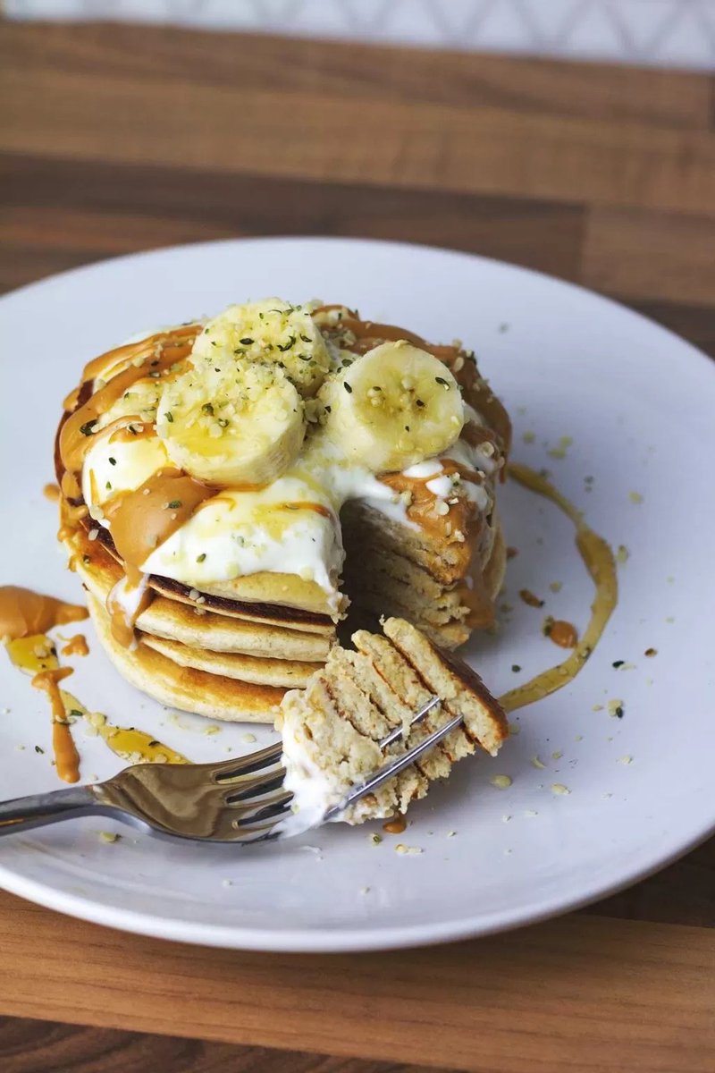 Theseredapples's tweet photo. Banana Oat Protein Pancakes https://t.co/GC38Y9b898