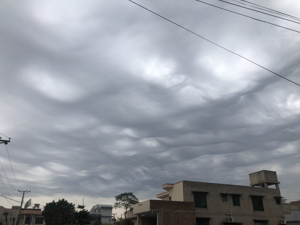 Shahzaibbucha's tweet image. Click from my home never seen clouds like these #artificialclouds