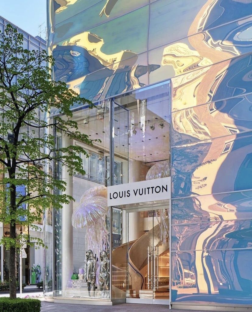_____abadi's tweet photo. the new louis vuitton flagship store building in ginza, tokyo https://t.co/QaxN8IRlWy