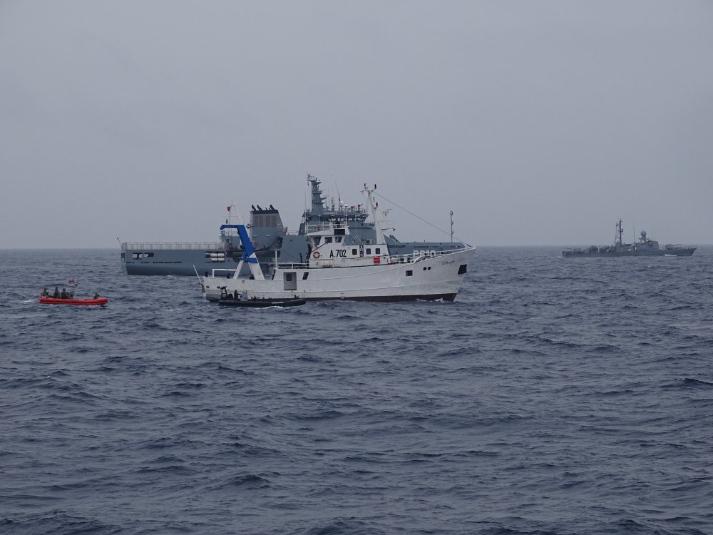 SAR exercise between the US and #Tunisian Navy.
The exercise used a simulated person in the water, dropped by a TAF UH-60M helicopter, and 4 vessels, Charles Moulthrope, USCGC Robert Goldman, Jugurtha (P 610), and Hasdrubal (P 509) partnered to conduct the operation.