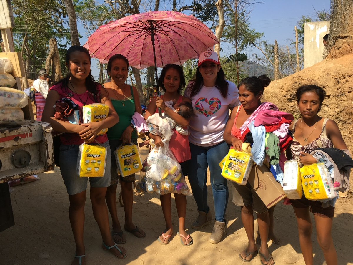 aracelyarambula's tweet photo. ¡Hola #AraFamilia! Hoy es domingo #solidAra 💫y les traigo la iniciativa #CadenaDeAmor del Colectivo #AcopioPilares770 en #México #AraMundo les pido que ayuden 🙏🙏con un kit de comida para quienes más lo necesitan. #motivation #amor #bendiciones😘😘😘 https://t.co/m93lfYhyuc