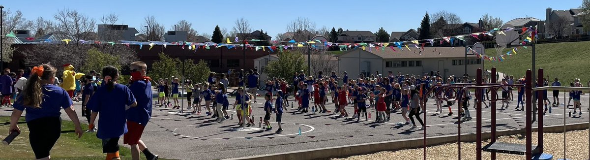 ajmcnamara3's tweet photo. Awesome Fun Run at Cougar Run! You can still contribute to the success of this event by texting CRUN to 919-626-3277 to donate! #crunrocks #dcsdfamily #crunpta #crunptafunrun2021 https://t.co/JibwaiFCYq