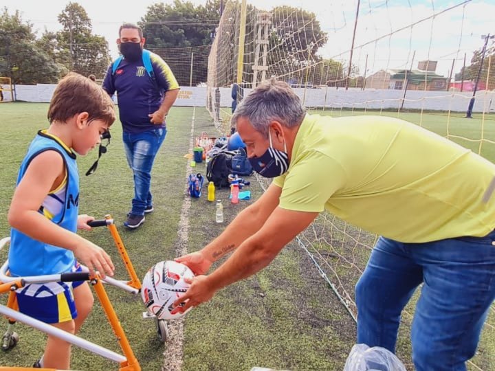 Deportes Misiones (@mindepmisiones) on Twitter photo Esta mañana, en el club <a href="/MitrePosadas/">Bartolomé Mitre</a>, el ministro <a href="/Hectorjcorti/">Javier Corti</a> acompañó al vicegobernador <a href="/Arce_Carlos_/">Carlos Arce</a> en la Jornada de Recreación e Inclusión para niños, niñas y jóvenes con discapacidad que organizó la entidad.
<a href="/herrerayflia/">Oscar Herrera Ahuad</a> Esta mañana, en el club <a href="/MitrePosadas/">Bartolomé Mitre</a>, el ministro <a href="/Hectorjcorti/">Javier Corti</a> acompañó al vicegobernador <a href="/Arce_Carlos_/">Carlos Arce</a> en la Jornada de Recreación e Inclusión para niños, niñas y jóvenes con discapacidad que organizó la entidad.
<a href="/herrerayflia/">Oscar Herrera Ahuad</a>