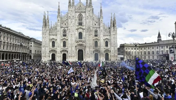 tizianacampodon's tweet photo. In piena pandemia. 
il calcio è il nuovo oppio dei popoli https://t.co/ekgi1F7R4D