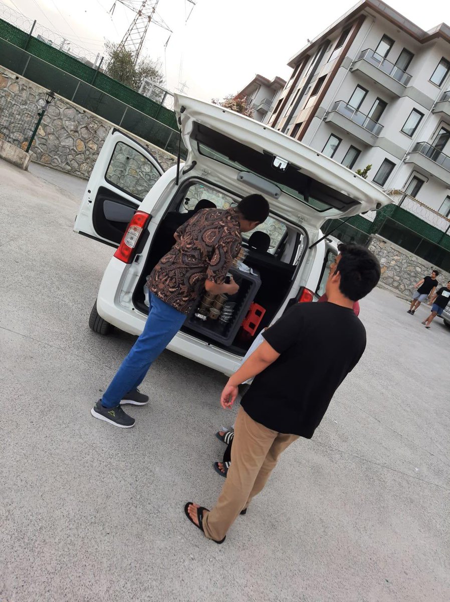 Misafir öğrencilere iftarda sıcak yemek ve sahur ikramlarımız devam ediyor. 

Paylaşmak Berekettir.

<a href="/valicetinoktay/">Çetin Oktay Kaldırım</a> <a href="/ekremyuce/">Ekrem Yüce</a> <a href="/FatihSavasan/">FatihSavasan</a> <a href="/rektorsaribiyik/">Mehmet Sarıbıyık</a> @hasanenginsezer <a href="/yunustever/">Yunus TEVER</a>