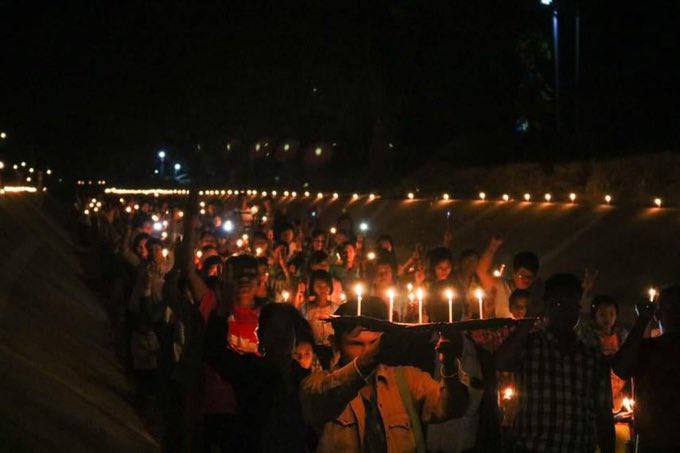 1311revolution's tweet photo. The #CandkeLightStrike was held by the people in ThaYetLayPin village #Pauk Tsp, Magway Region, tonight against the military dictatorship with praying for fallen heroes.

GLOBAL SPRING REVOLUTION
#May2Coup
#SpringRevolution
#WhatsHappeningInMyanmar https://t.co/lBQzrJn6wx