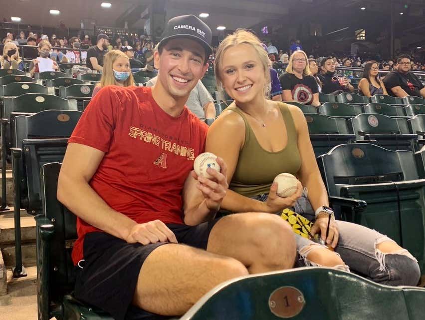 The Diamondbacks Helped a Guy Spy on His Friend's Date in the Twitter Thread of the Year barstoolsports.com/blog/3361922/t…