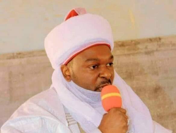 SaharaReporters's tweet image. District Head In @MBuhari's Home State Suspended For Sponsoring Banditry, Kidnapping | Sahara Reporters bit.ly/3xGGFJq