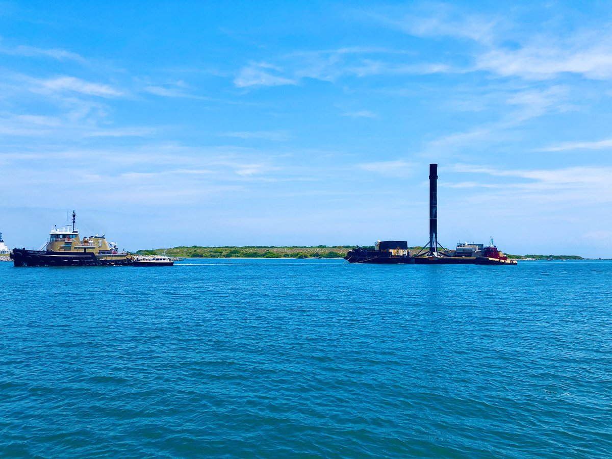 MissionCntrlKev's tweet photo. Welcome back 1060-7 #SpaceX #Falcon9 #JustReadTheInstructions #SpaceCoast #CapeCanaveral https://t.co/xBGsTzUv4C