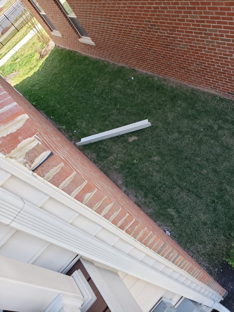 Tre20882115's tweet photo. Parts and peaces are always falling off or apart of these new homes built by @Lennar . Window frames should not be blowing off with small winds... smh. We've been here 2 years and customer service has been horrific when it comes to fixing any issues! https://t.co/GFBwFti9o6