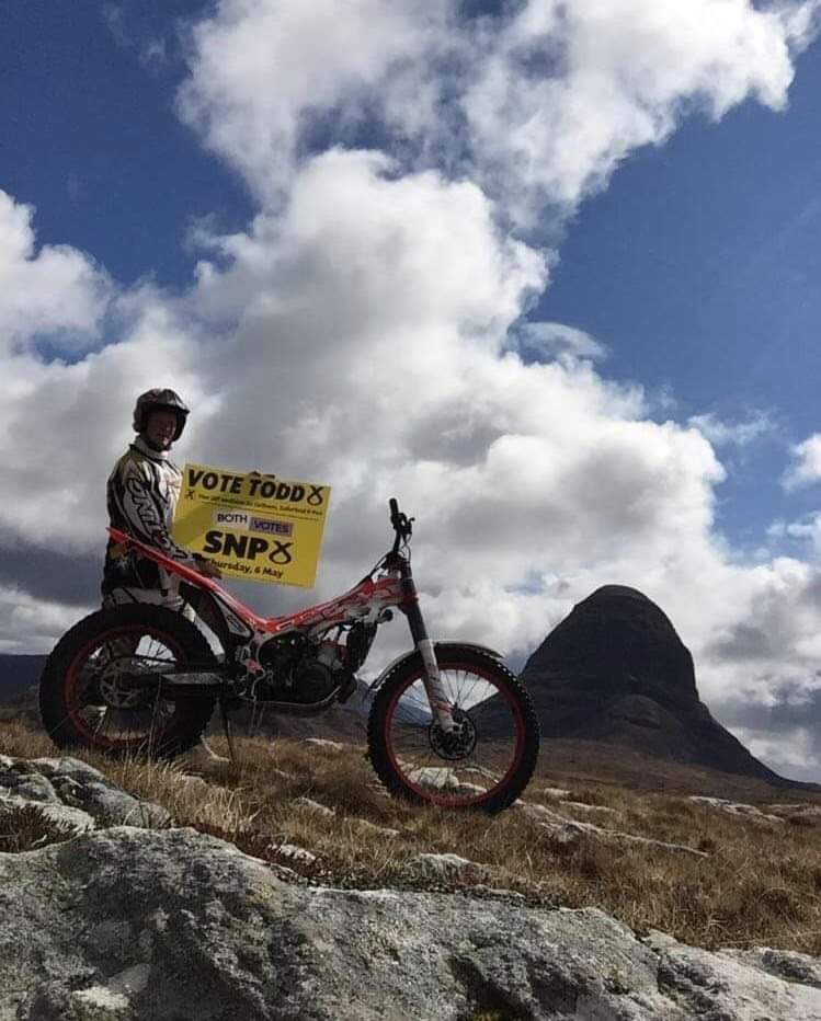 SNPSutherlandBR's tweet photo. Duncan tool the message out on his bike today in Sutherland. Duncan says for a fairer Scotland we must give our first vote to @MareeToddSNP and our second vote to @theSNP. #letselectmaree #snpsp21 #mareetodd #snpsutherland #SNP https://t.co/49jMGD1jUA