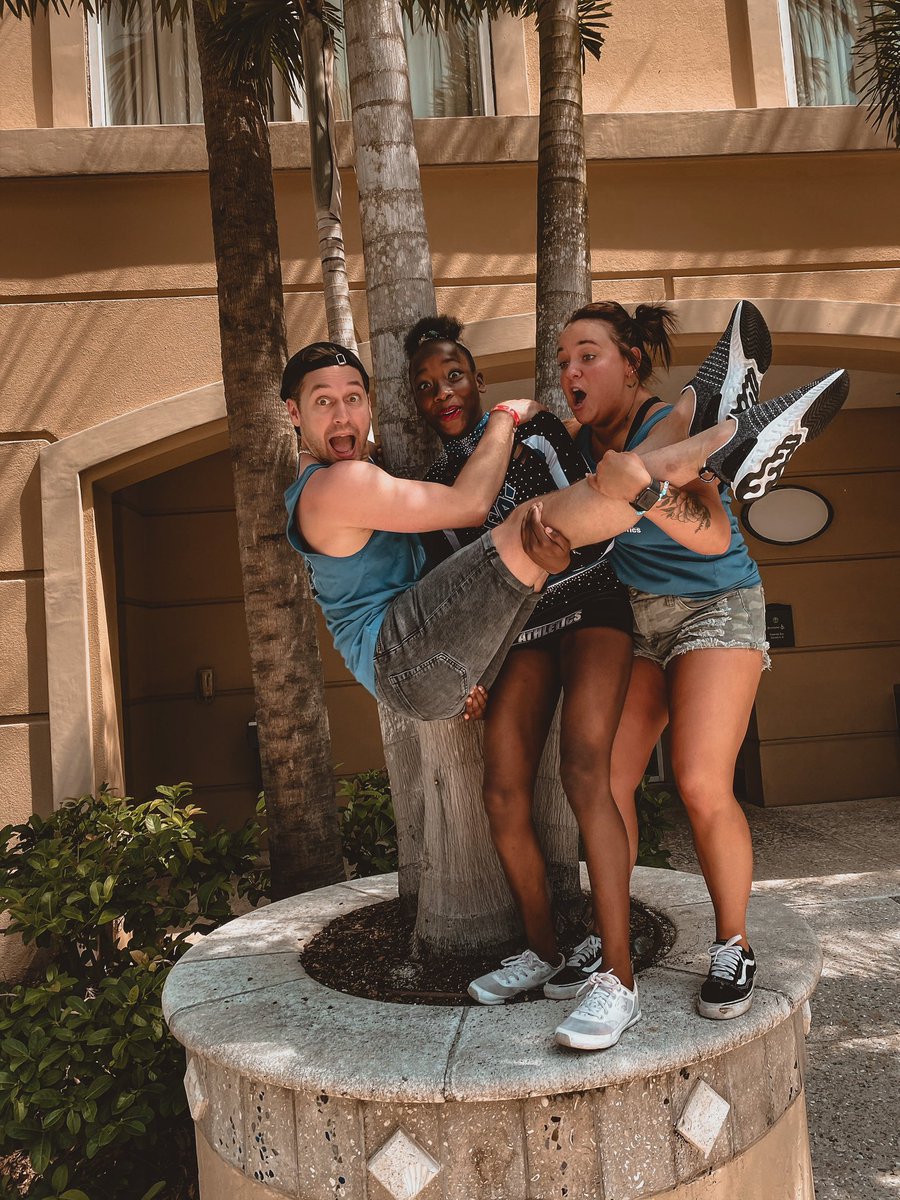 thecamcamera's tweet photo. As much fun as day 1 was...let’s make day 2 even better! 💙😼🖤 #susu #thesummit #summit2021 #swagcats @CA_Swagcats https://t.co/0CoABCxmgW
