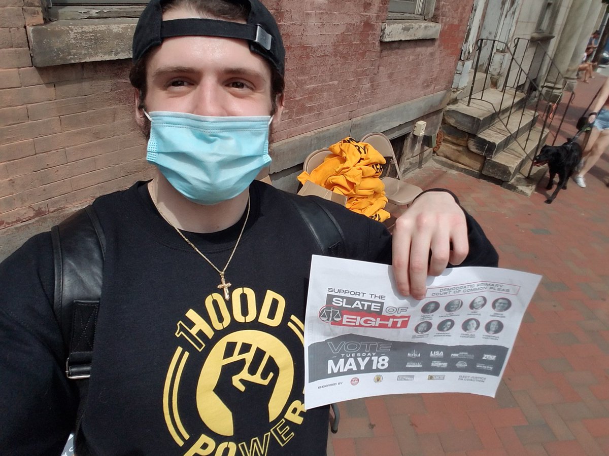 1HoodPower's tweet photo. The team is out at happy days dessert factory on the northside until 4pm talking about the #slateofeight table, why you should vote, and how you can get involved. https://t.co/nEWfvKP8Ck