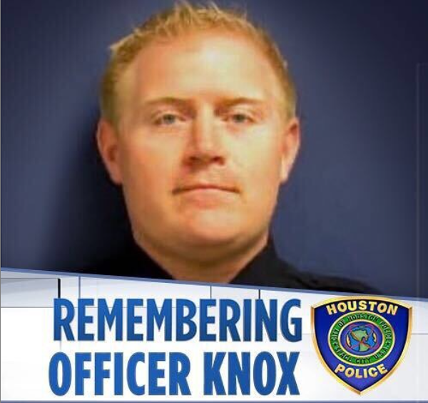 It's been one year since Houston Police Officer Jason Knox was killed in a helicopter crash in the Greenspoint area. https://t.co/fARcLCqcV3 https://t.co/lwMgvdER63