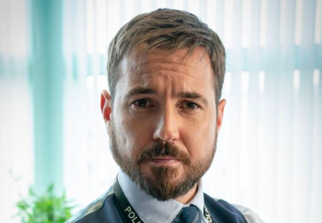 Line Of Duty's Martin Compston hides strong Scottish accent using recordings
ok.co.uk/celebrity-news…