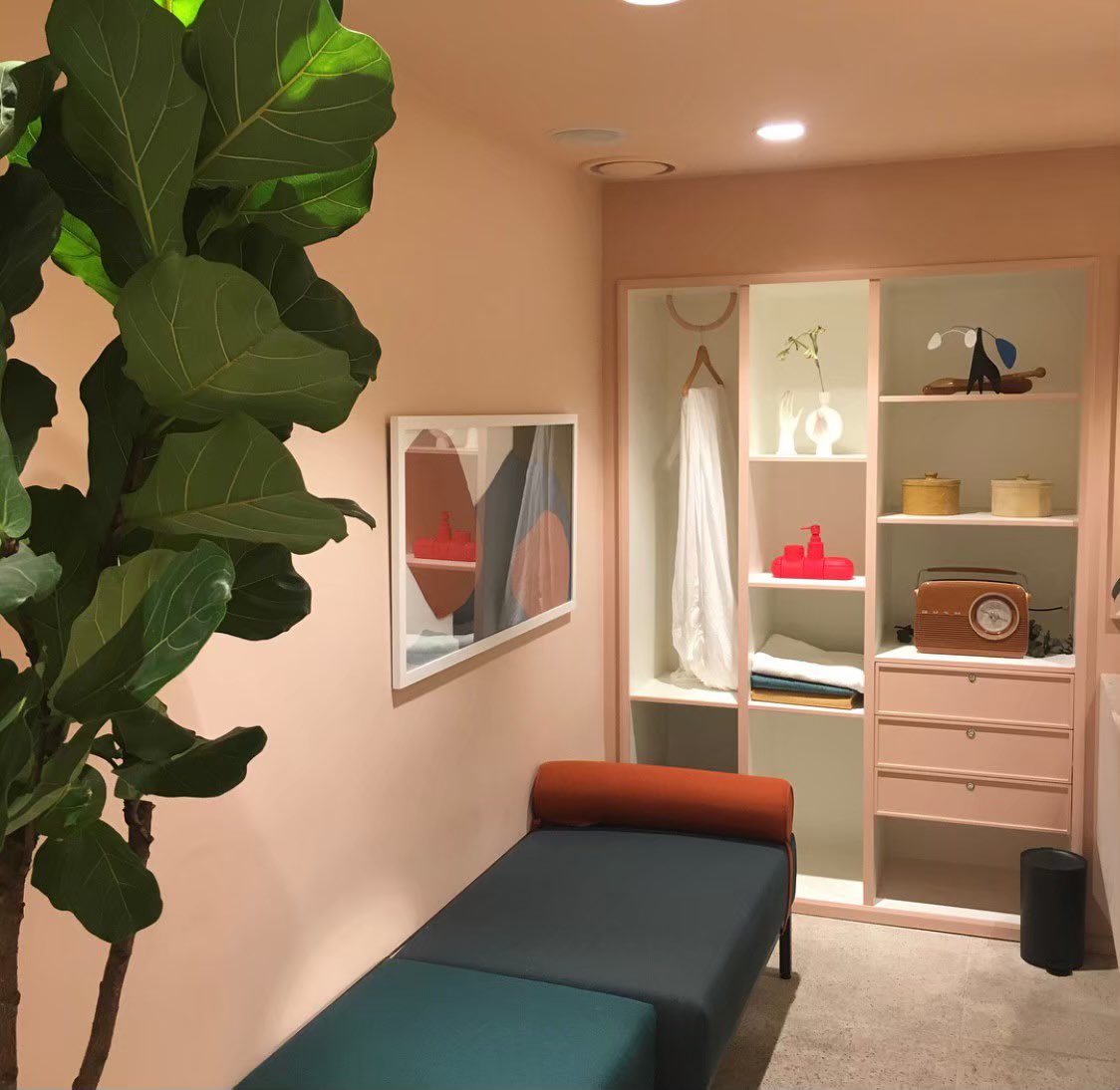 seoulcuteclub's tweet image. 🧴🛋🎨🧤🖍