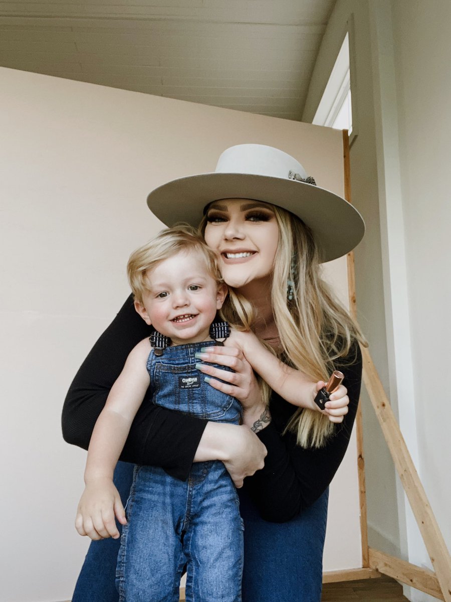 balhal5's tweet photo. Happy Mother’s Day from me &amp; my little 🖤 https://t.co/zXUVRNJhAS