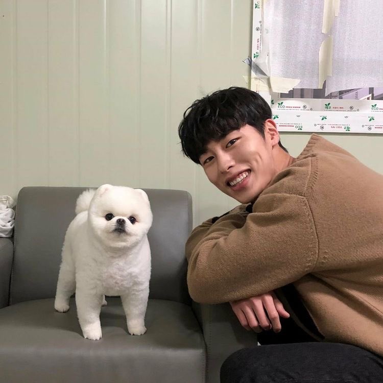 aIIthingskdrama's tweet photo. HEY HEY HEY ITS LEE JAE WOOKS BIRTHDAY!!!

happy birthdayyy, you need to star in a show pretty soon🙄🙄. i love youuu <33
#JAEWOOKBESTDAY #LeeJaeWook https://t.co/dS79J5mhQ4