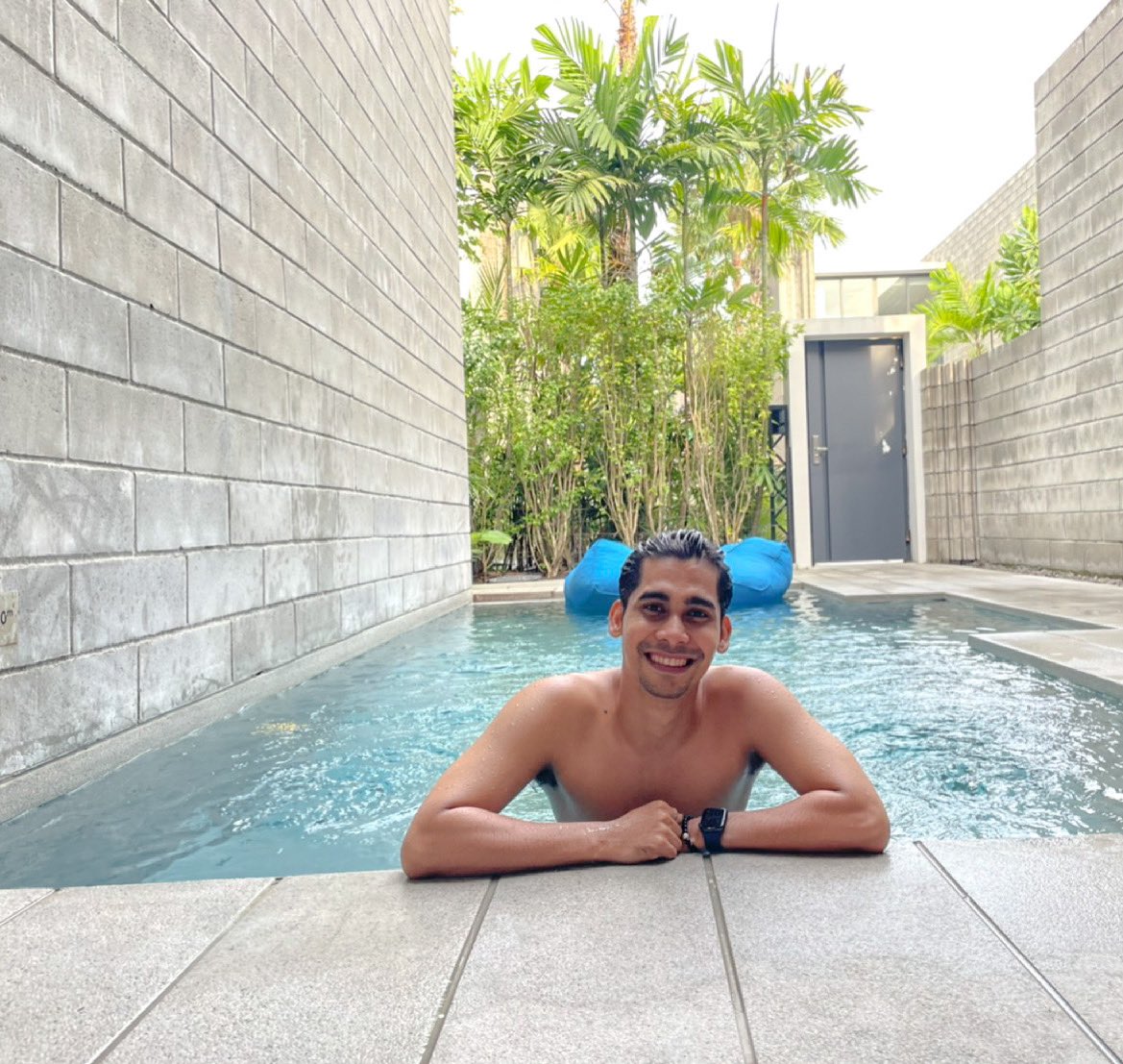 BarBeerry's tweet image. Summer Aloha #เที่ยวทิพย์ #summer #swimmingpool