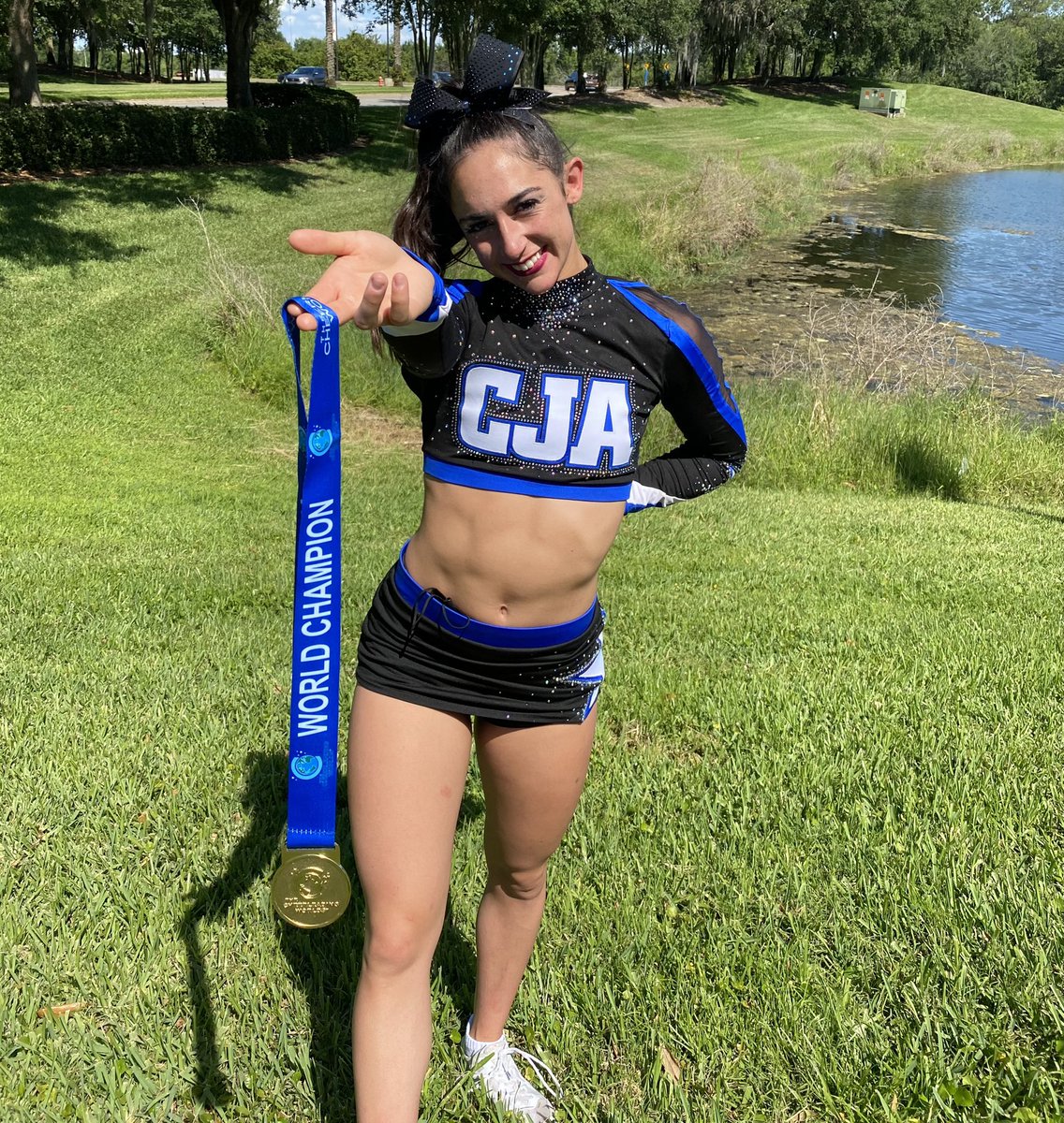 julie_borthwick's tweet photo. 2017 ➡️ 2021 the glow up is real.. i love you endlessly cja bombshells https://t.co/CsOSqBHQUx