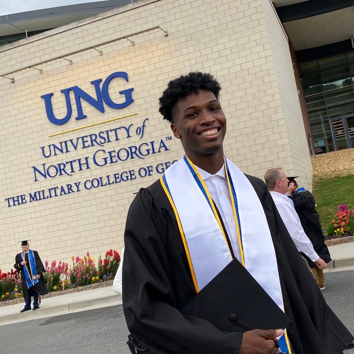 uofnorthgeorgia's tweet image. Basketball student-athlete Zach Brown, who graduated with a BBA, has served on the NCAA Division II Student-Athlete Advisory Committee and the @NCAA Committee to Promote Cultural Diversity and Equity. His family flew down from New Jersey to celebrate. #UNGleads #UNG21grad @UNGMBB