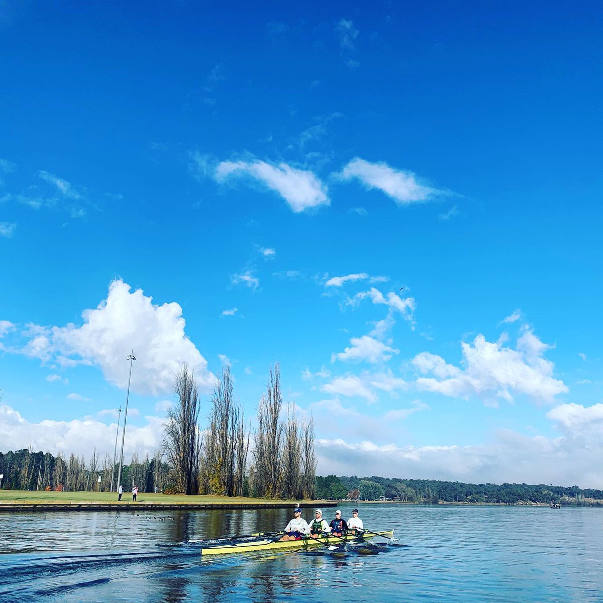 RowingAust's tweet photo. It was a foggy start to the day in Canberra, but when the mist lifted it became a beautiful day in the Nation’s Capital for the Australian Men’s Rowing Team.
#rowing #rowingaustralia #aviron #remo #rudern #cannotaggio #cbr #canberra #olympic #row2tokyo #toofoggytofindtheeight https://t.co/l4knGhWGtz