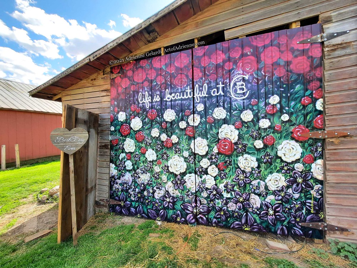 ArtofAdrienneG's tweet photo. Just recently finished this faux flower wall at @cherrybarcfarm1 in #vermontville #michigan
#flowerwall #neonsign #flowermural #farmsweetfarm #farmwedding #farmmural #flowers https://t.co/QmxoXXtbvL
