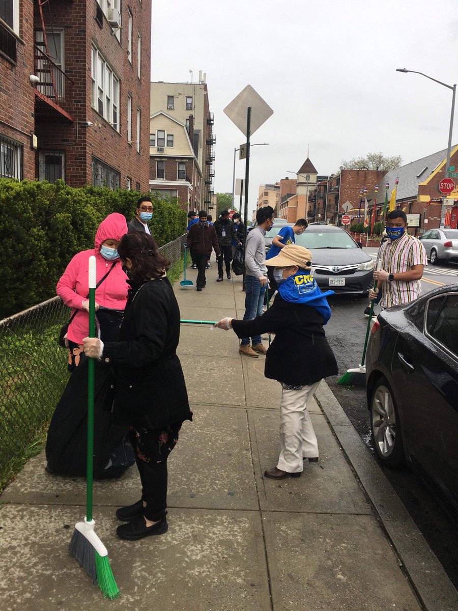 YiAndyChen's tweet photo. We cleaned 76th Street ,75th Street around Broadway. We have many new members wanted to join since there is little miscommunication where we supposed to meet up ,we missed it . Sorry , we will do a better job next week . https://t.co/aWjgddP1RW