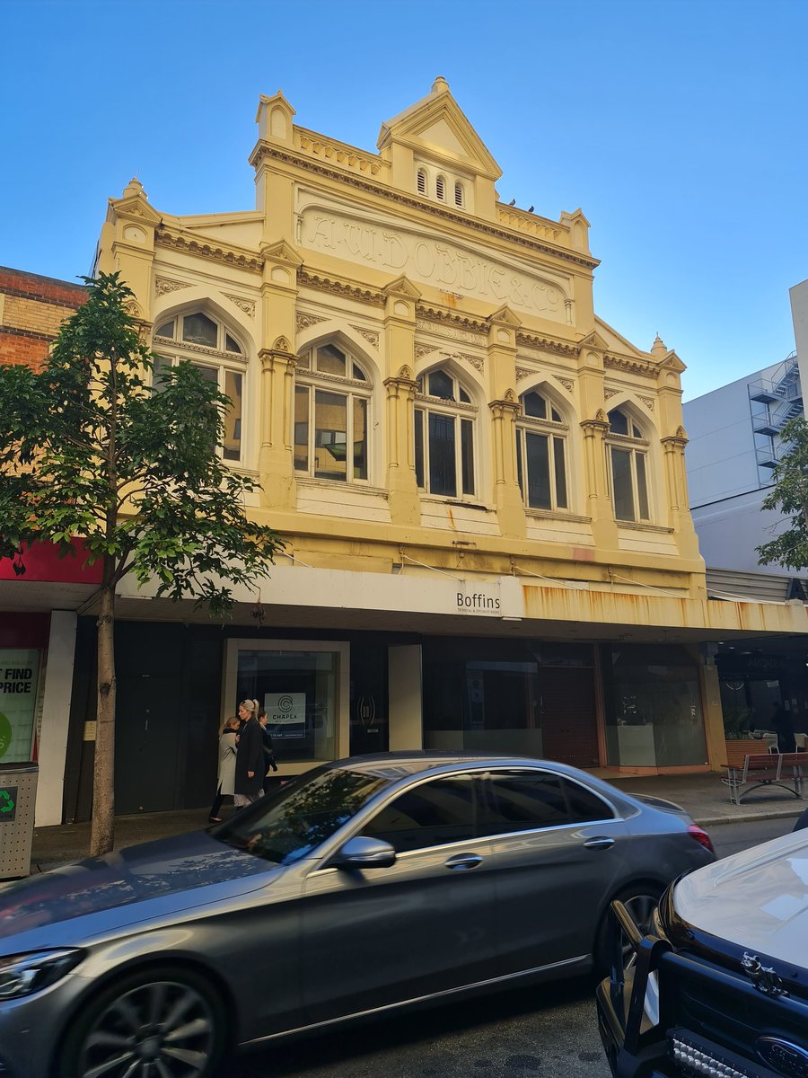 And a final 4 photos of vacancies on Western side of  #HaySt. So that at least 12 fairly major ground floor and upper floor office space in about a 100-150m stretch of major retail street in  #Perth #ZombieBusinessDistrict?