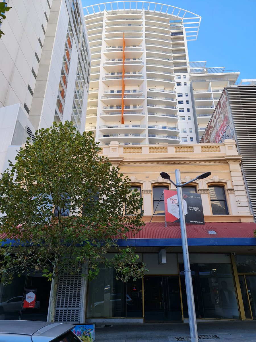 On to  @BarrackSt and heading north to loop back onto  #MurraySt. Eclectic mix of  #architecture in this area that depict what I am gonna call  #sedimentry  #urbanism.  #UrbanChange  #Gentrification  #urbanEvolution  #Perth