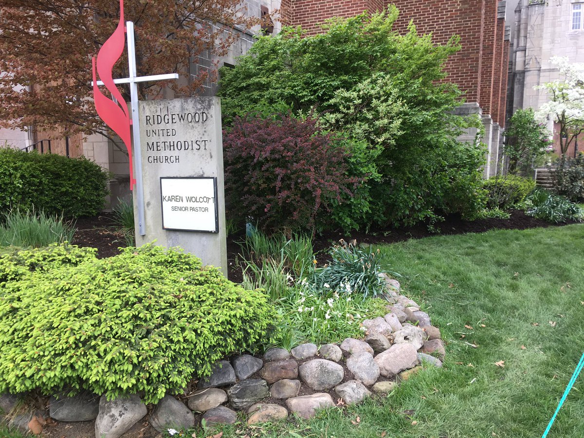216Cub's tweet image. This past Saturday several of our scouts  gave back to our Chartered Organization by doing a little weeding &amp;amp; laying some mulch in the cool morning. 
“A scout is HELPFUL!”