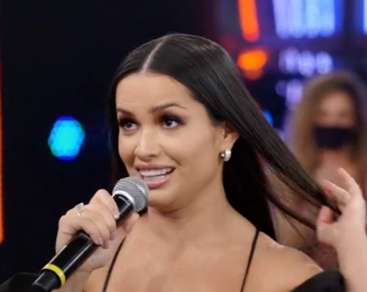 UploadJuliette's tweet photo. Faustão não interrompeu a fala da Juliette em nenhum momento, não deu nenhuma patada e ainda por cima pediu pra ela cantar e só rasgou elogios. O homem ficou encantado com ela 😍 hahahaha.
Juliette Freire
JULIETTE NO FAUSTÃO https://t.co/XQq21ZY6u9
