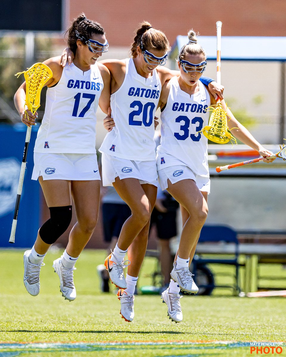 Tradition #Seniors 

#GoGators 
<a href="/Kaitdabz/">Kaitlyn</a> <a href="/bri__happy/">Bri</a> <a href="/shannonkavv/">Shannon Kavanagh</a>