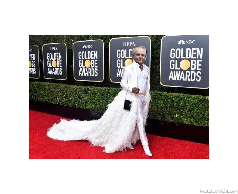 BygoneDiva's tweet image. If we're receiving celebrities can we not afford some new flags for cris sake? Either #ScottyTheChosenOne personal image consultants have switched tactics or @chaser is having a laff. Perhaps #DaggyDad isn't cutting it with the upper crust voters? 🤔😂🤣
#auspol #RedCarpetScotty