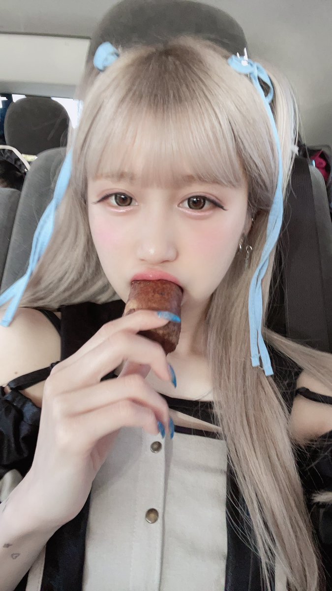 ポンちにもらったふがし😛 撮影がんばってるよう✧ #ぐみてゃん生存確認