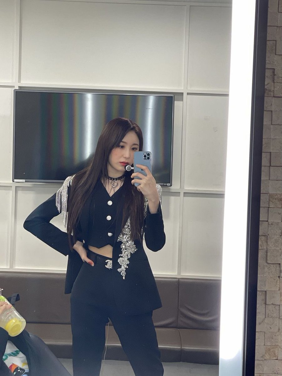chaenpics's tweet photo. criminal chaen lives in our minds rent-free https://t.co/aN3jMfBy4B