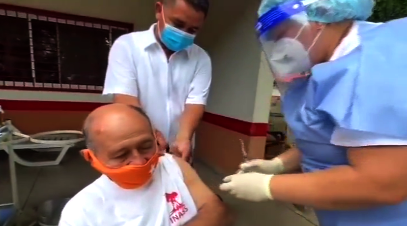 VTVcanal8's tweet photo. Abuelos y abuelas reciben primera dosis de la vacuna Sputnik V en Turmero estado Aragua

#FuertesContraLaCovid

https://t.co/jeAzILYRPb https://t.co/P4FuLYvb40