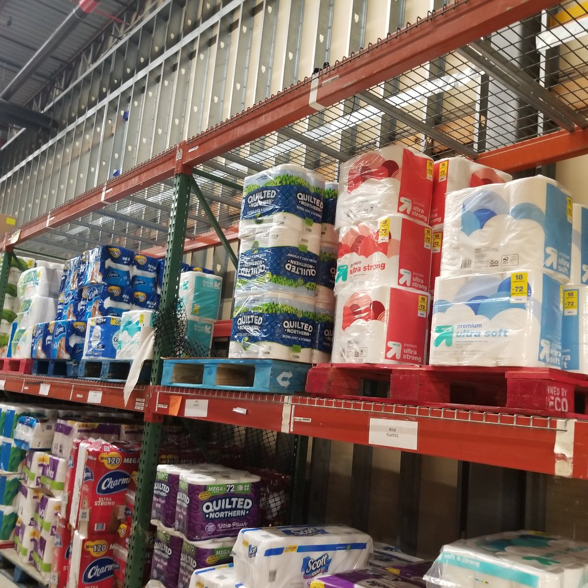 SLyonsT0834's tweet photo. TL Marcus , TL Megan and TL Stacey taking care of the day to day operations! Super proud of this team.  #smallbutmighty @JohannaMG3 @staceypartida @VMLMAGGIE1 https://t.co/Gq3yiJK8uT