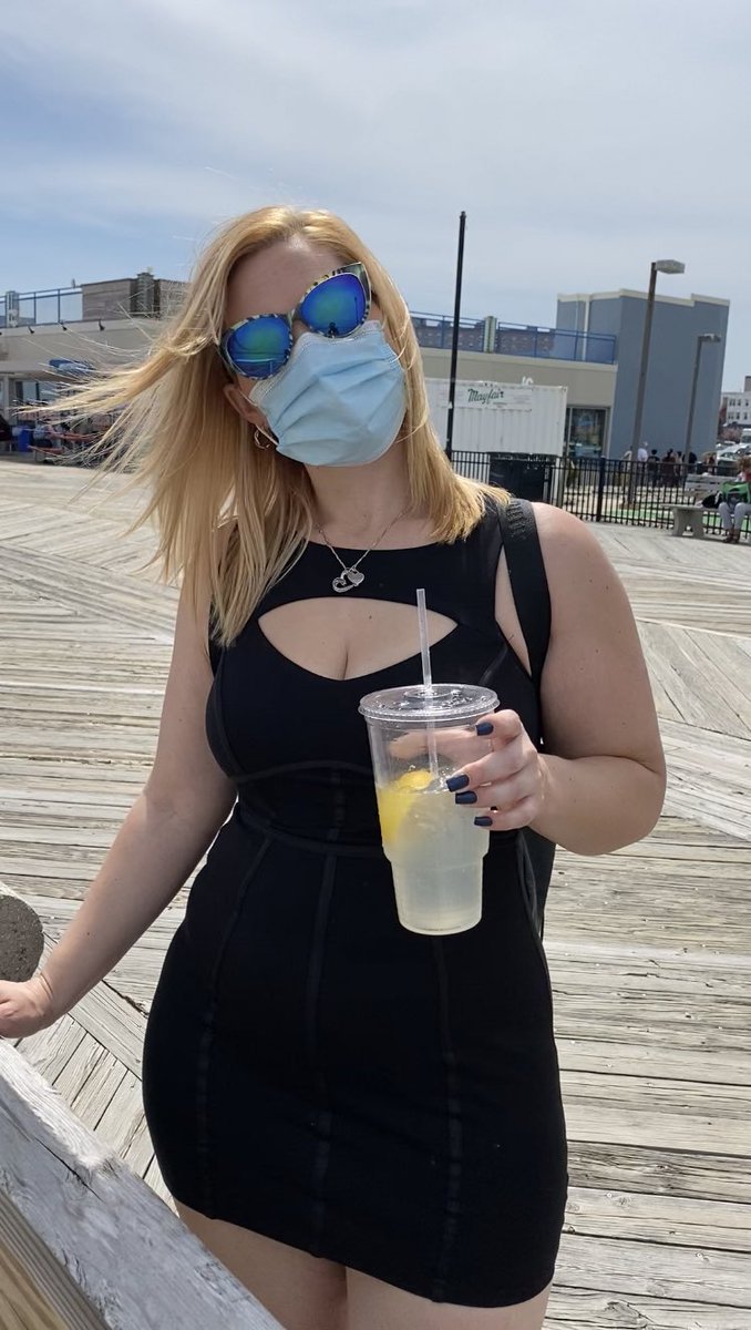 Angelmamii5's tweet photo. Some states lifted masks 😷 but I still walk around proudly with mine! 😻 https://t.co/J343HVLrjL
