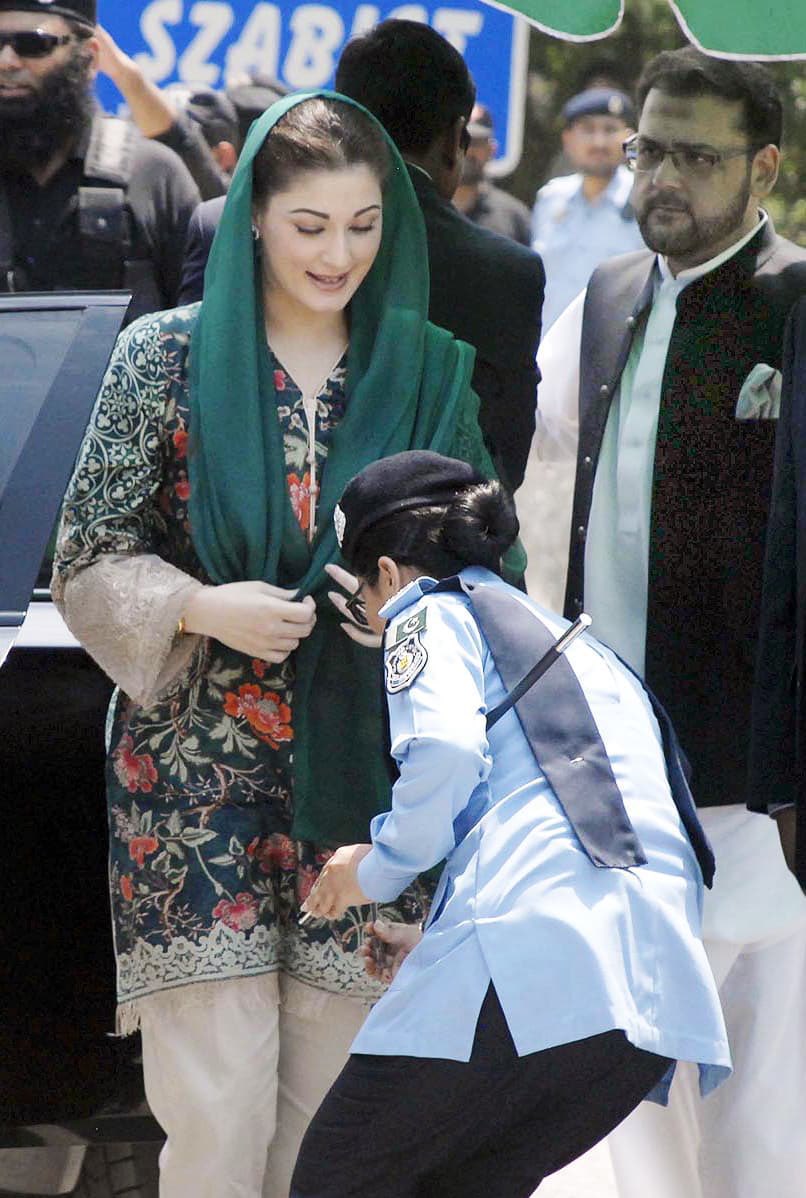 SHABAZGIL's tweet photo. سرکاری افسران آپکے زاتی ملازم نہیں: مریم نواز ٹویٹ https://t.co/t3fxUlRli1