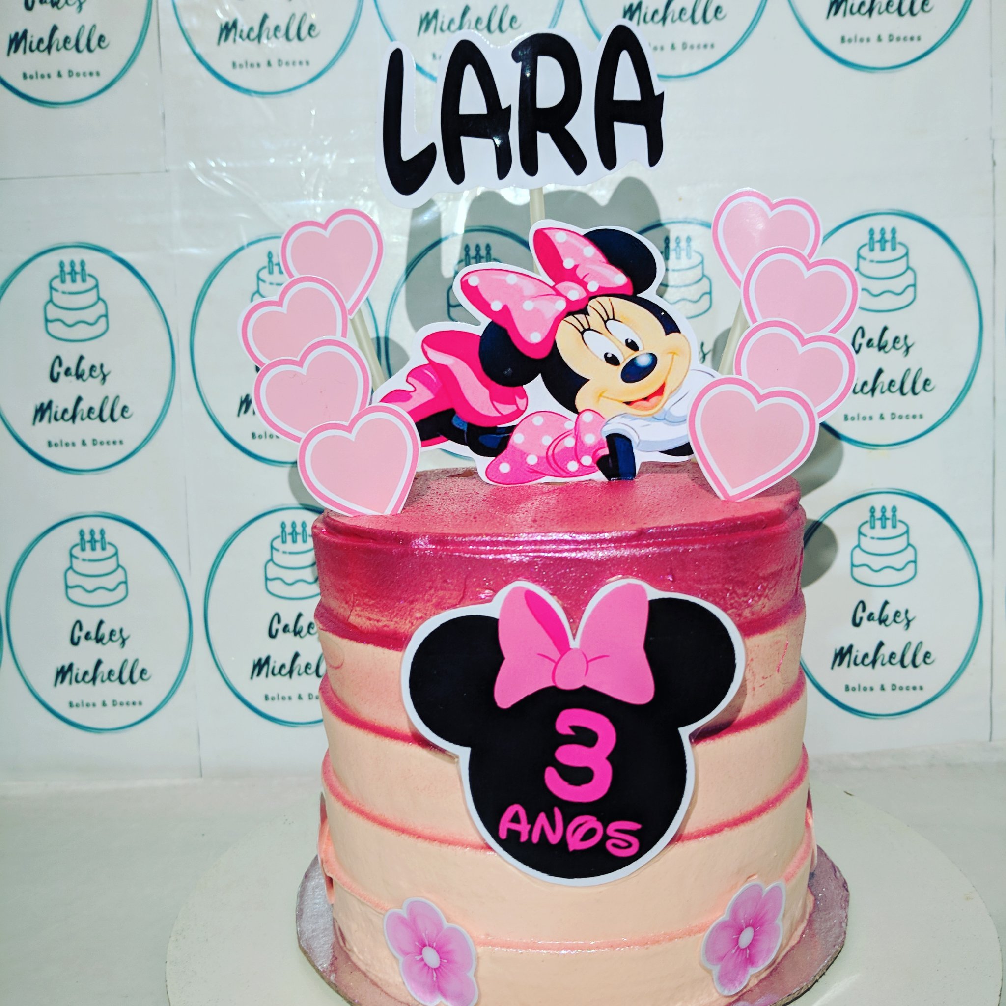 Cakes Michelle on X: Bolo decorado em chantilly com tema