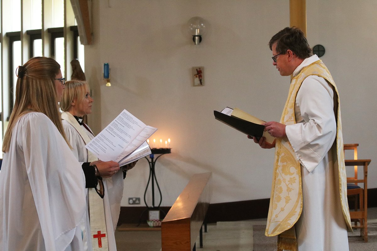 The new team who will lead mission and ministry in @RBE_Gosport has been completed after the licensing of two new team vicars. <a href="/RevMthrSamantha/">Rev/Mthr Samantha Hodges SCP</a> &amp; the Rev Jude Greenfield were licensed as team vicars for this new parish. Full details: bit.ly/3udkcBs