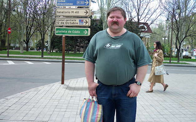 elmundotoday's tweet photo. Irrumpe en un funeral diciendo “Qué pacha”: https://t.co/PWfb2kqJPk https://t.co/rs3ZCcIK3L