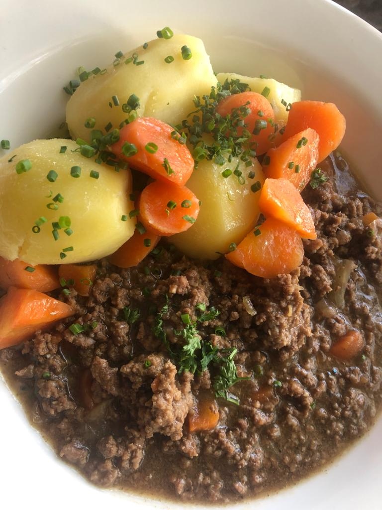 Minced tatties at the Stein Inn. Made with Aberdeen Angus mince, proper beef stock and onion. They like carrots in it up here - my mum never put carrots in her mince! What do you reckon?