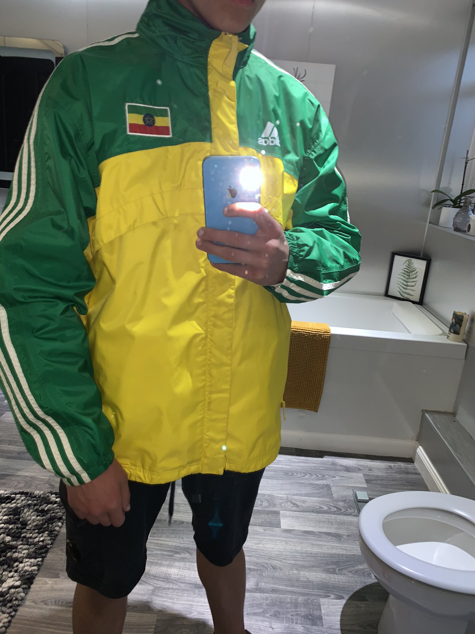 Josh Leslie sur Twitter : "Adidas jacket, iaN BROWN, absolute legendary❤️❤️ #adidas #Ethiopia #legend @ianbrown one love Josh x https://t.co/q8Gux9yqnh" / Twitter