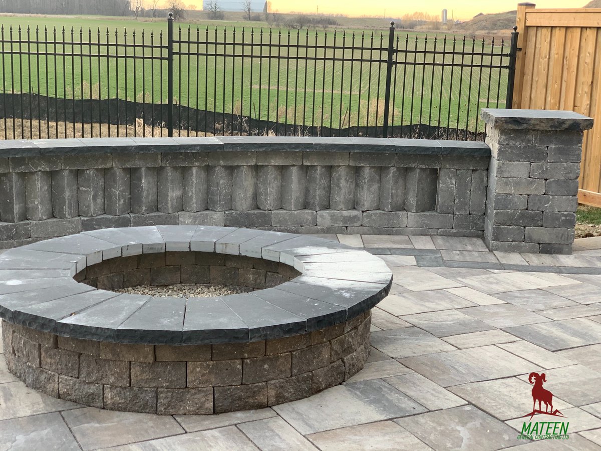 mateengeneral's tweet photo. •🔥🪵•

Let us help transform your outdoor living space. This firepit + wall includes a natural flagstone finish.

Enjoy the stars and roast marshmallows around a fire all in the comfort of your own backyard this #summer!

Visit https://t.co/InvsKTeooV for a free estimate. https://t.co/M0dakdYyEE
