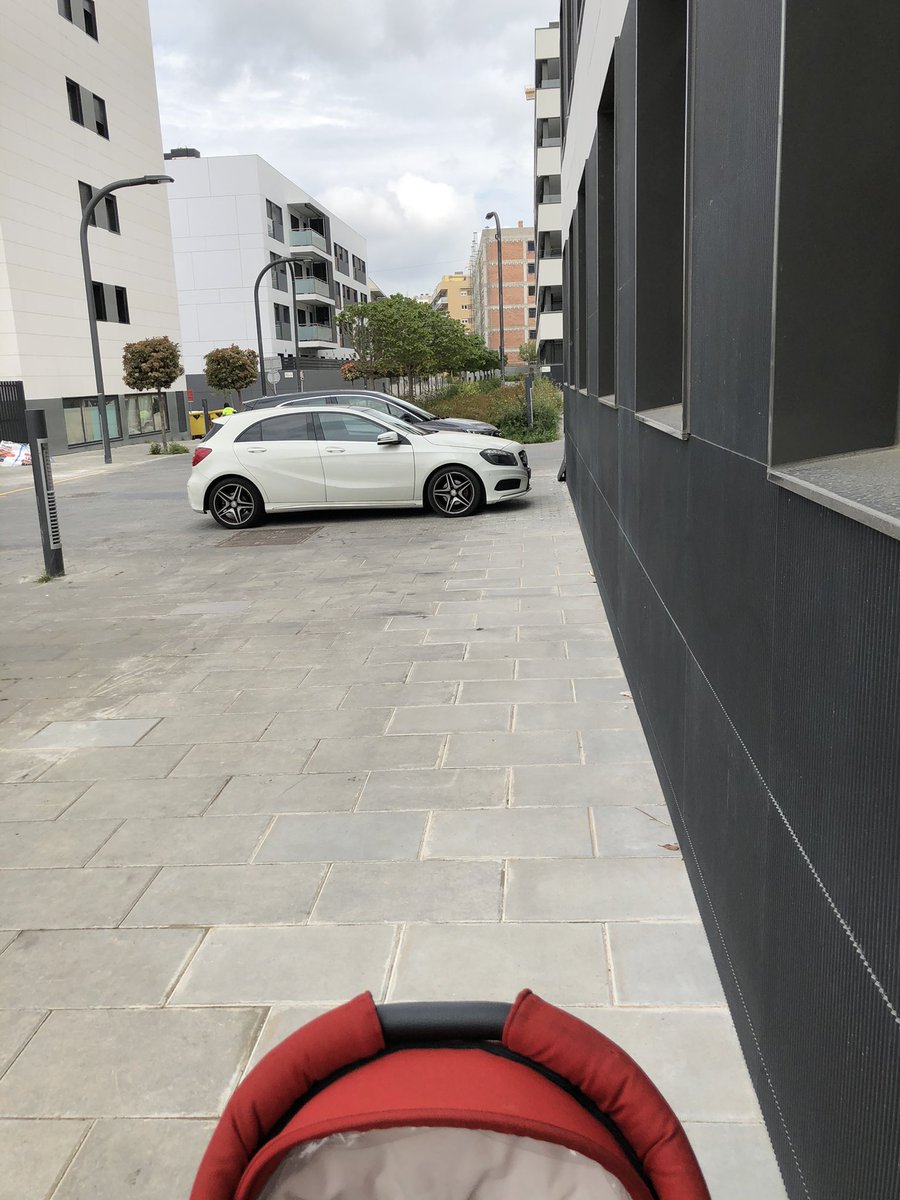 jose_bcn_83's tweet photo. @MoragasMar @santjustcat Jo li dic cada dia al meu petit que no anem de passeig sinó a fer gimcana per el barri @ElNouMasLlui https://t.co/IBg03x2NXT
