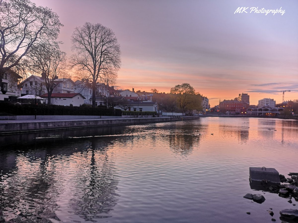 MKPhotography19's tweet photo. 📷📱
#Captured by me
#Sweden #Stockholm #Spring #SunSet 🌅
#SmartPhotoSpring #smartinspo
#Spring #Klartse #Sunset #Sun
#500pxrtg
#MKphotography
#MobCam
#photo
#bns_landscape
#photography #Instagram #instaphoto #picture #Nature #Shot
@salovesunsets @500px https://t.co/My0f91sjO0