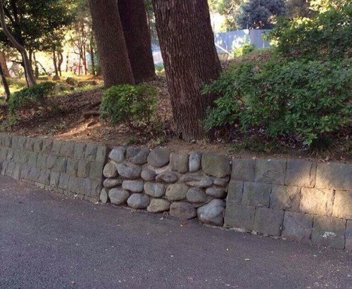 wizardofhalfoz's tweet photo. RT OctoberJones "RT @TheChaosSpirit: Zelda npc: there are hidden rooms behind walls that you can blow up!! Look carefully!!

The walls: https://t.co/TFnlF33rOq"