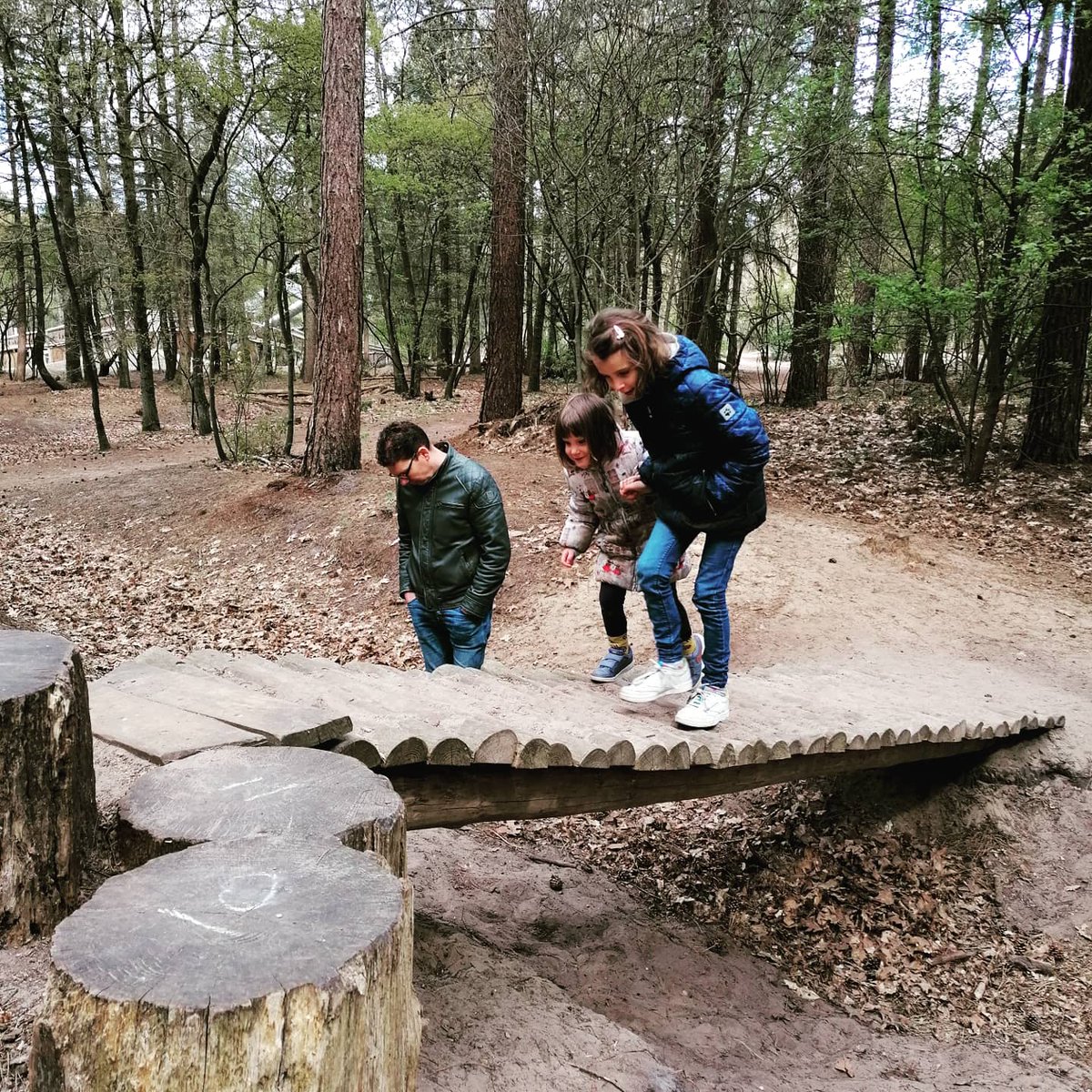 motje1982's tweet photo. Speelbossen zijn op dit moment voor ons echt de pretparken waar we het van moeten hebben. #eriszoveeltedoen #herperbos #genieten #aanrader #enerzijnzoveelverschillende #speelbossen https://t.co/j8klJHfvHY